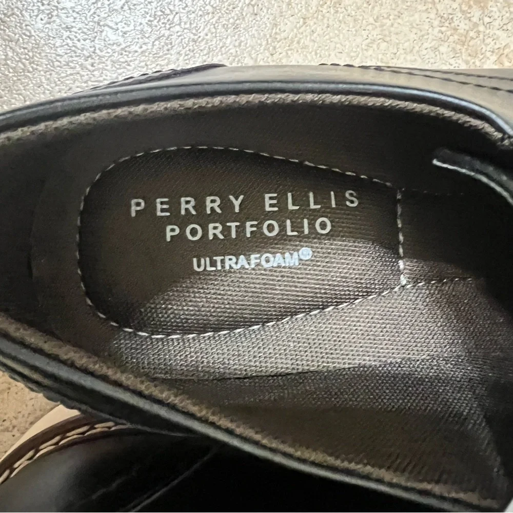 NWT Perry Ellis Men's portfolio Ultra foam Black Leather Oxfords with White Sole